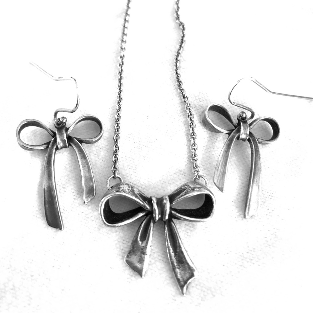 New James Avery Bow pendant and earring set